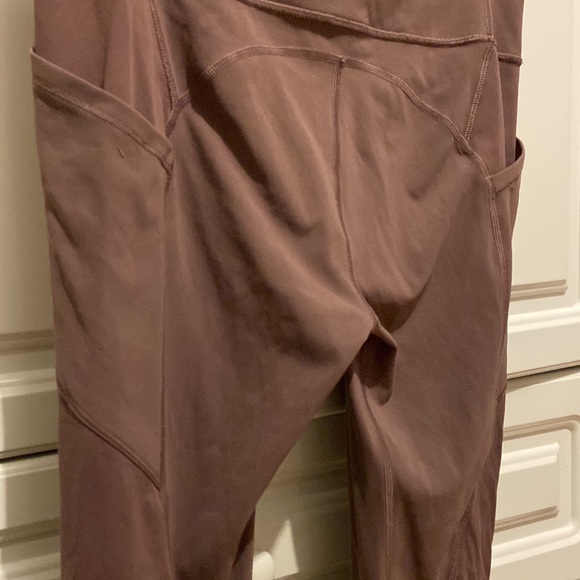 Lululemon 23’ cropped size 12 leggings - Picture 4 of 6